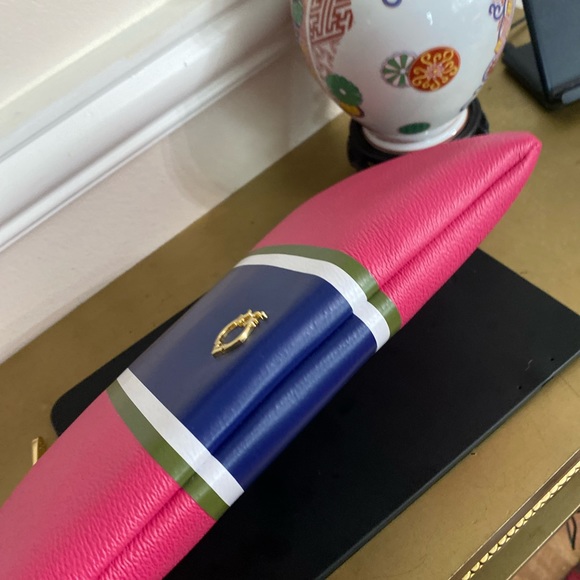 C. Wonder Stunning Fuchsia Clutch Purse - Picture 3 of 6